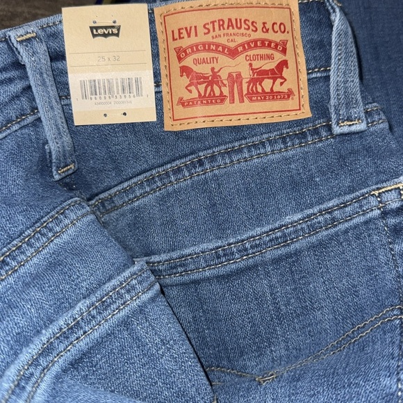 Levi’s 726 HIGH RISE FLARE WOMEN'S JEANS - Picture 9 of 9
